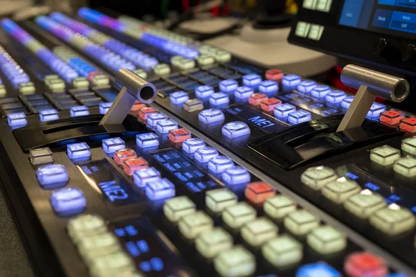 Gösterileri ve televizyon için ME2 canlı Switcher video Mixer Stok Resim