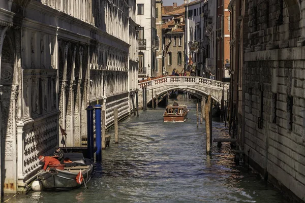 Venice, Italy, Street Canals and Tipical Buildings — Stock Photo, Image