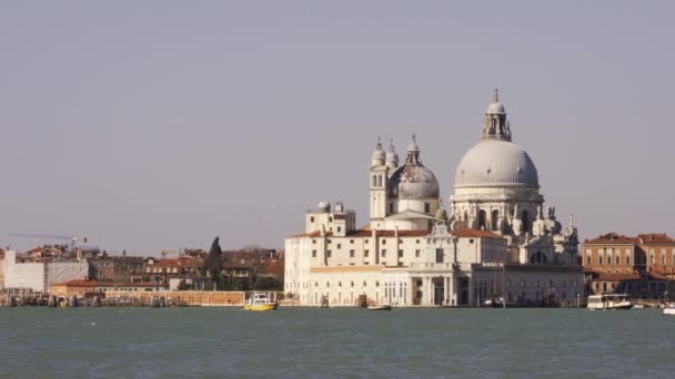 Venecia, Italia, Canales callejeros y edificios típicos — Vídeo de stock