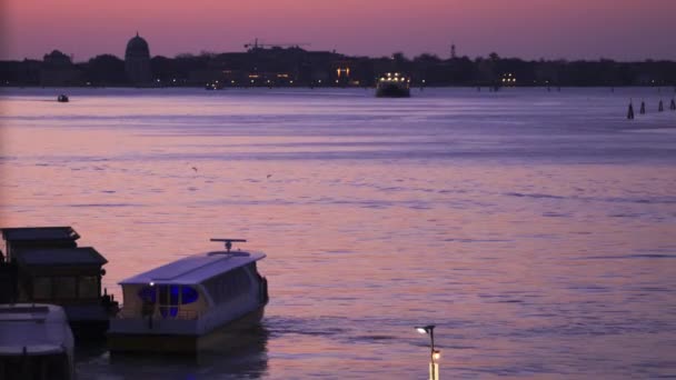 Morgon över Venedig, Italien, 2019 mars från hotellets utsikt — Stockvideo