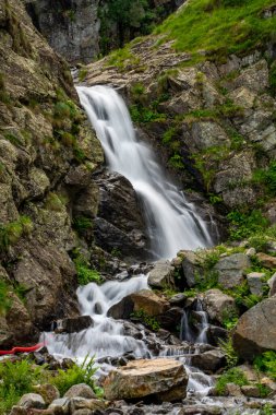 Lago della Rovina Şelalesi - İtalyan Alplerinde Göl