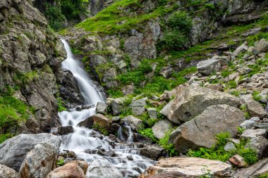 Lago della Rovina Şelalesi - İtalyan Alplerinde Göl