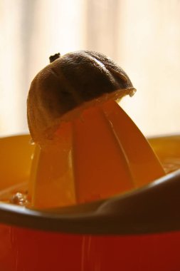 Limon suyu sıkacağı. Limon sıkacağı.