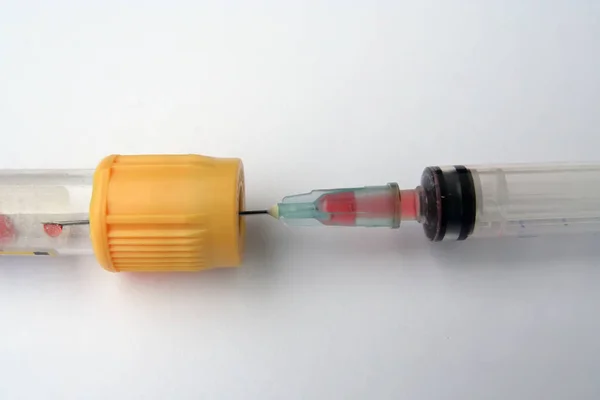 Bir Tüp Kan Örneği Laboratuvar Test Tüpü Insan Kan Örneği — Stok fotoğraf