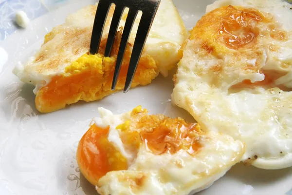 Φρέσκα Τηγανητά Αυγά Σπιτικό Πρωινό Αυγά Τηγανιτά — Φωτογραφία Αρχείου