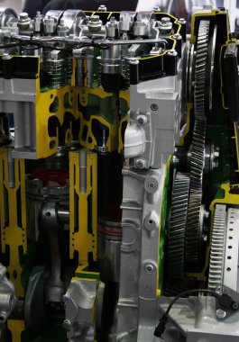 Benzinli araba motor güçlendirilmiş. Otomobil motoru. Araba motor parçaları.