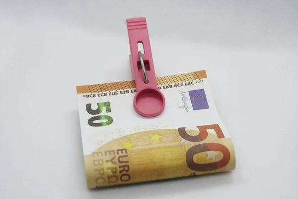Bir Clothespin Üzerinde Euro Kağıt Banknot Euro Tutma — Stok fotoğraf