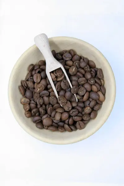 Liten Skål Trä Full Rostade Kaffe Bönor Rostade Kaffe Bönor — Stockfoto