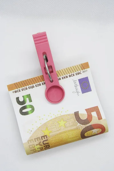 Bir Clothespin Üzerinde Euro Kağıt Banknot Euro Tutma — Stok fotoğraf