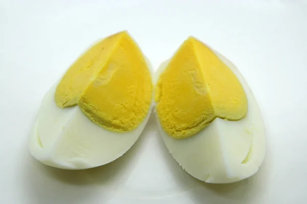 Gekochtes Auf Weißem Hintergrund Osterei Als Frühstück — Stockfoto