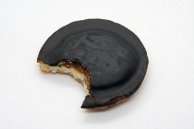 Isırıklı çikolatalı kurabiye. Çikolatalı bisküvi yemiş. Yemiş kurabiye.