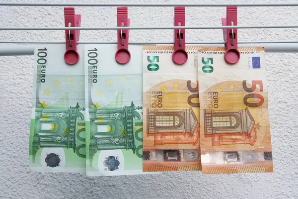 Euro Banknotları Kuruyor Yıkanmış Euro Kağıt Banknotları Bir Dize Üzerinde — Stok fotoğraf