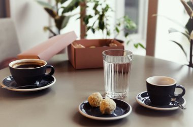 Elmalı ördek, geleneksel köy tarifi. Seçmeli odak.