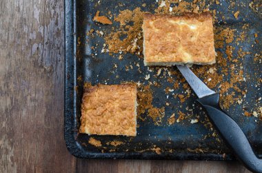 süzme peynirli kek, kurabiye.