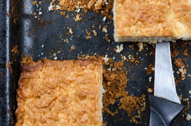 süzme peynirli kek, kurabiye.