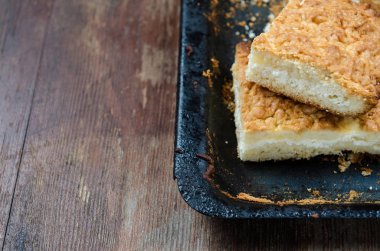 süzme peynirli kek, kurabiye.