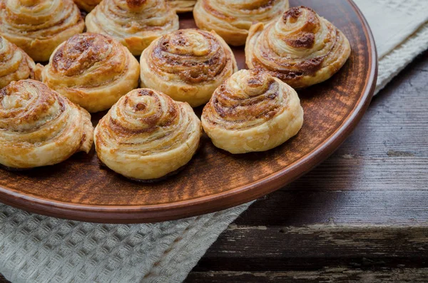 Zelfgemaakte Heerlijke Broodjes Met Suiker Noten — Stockfoto