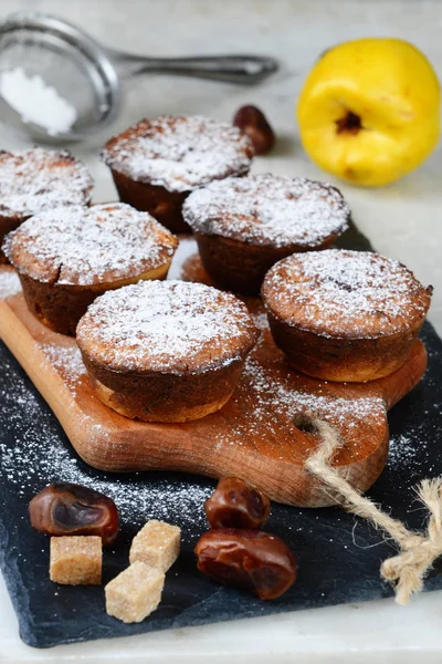 Muffin Cotogne Fresche Fatte Casa Cosparse Zucchero Velo — Foto Stock