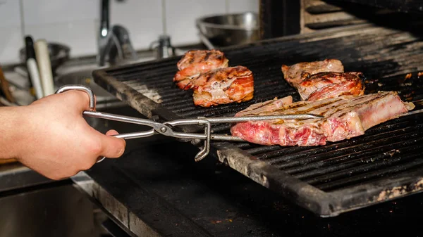 Chef Cooks Barbecue Meat — Stock Photo, Image