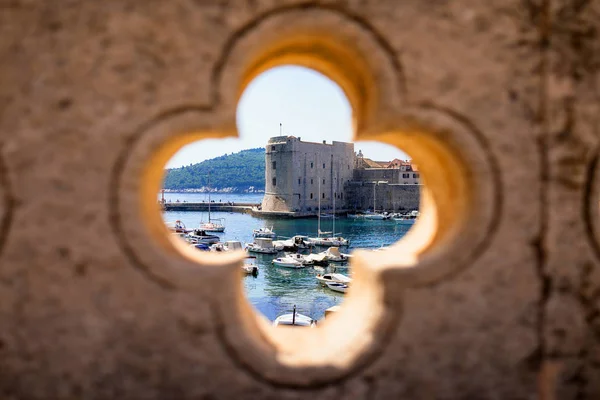 มมองท าเร Dubrovnik านรายละเอ ยดการแกะสล — ภาพถ่ายสต็อก