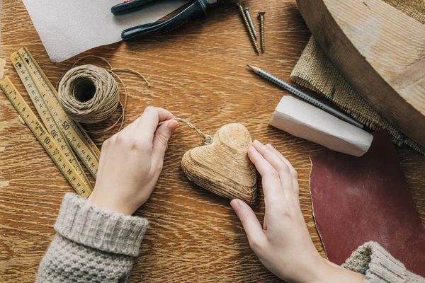 Handgemaakte houten hart — Stockfoto