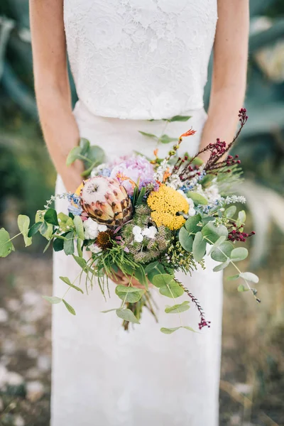 Bride Holding Beautiful Wedding Bouquet — Stock Photo, Image