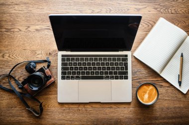 Ofis çalışma masası