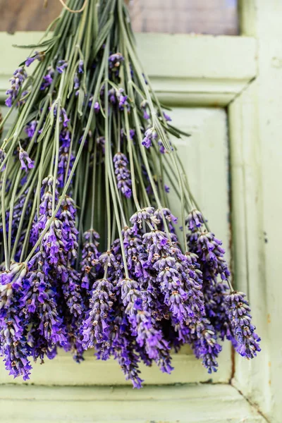 Lavender Bouquet Vintage Green Window — Stock Photo, Image