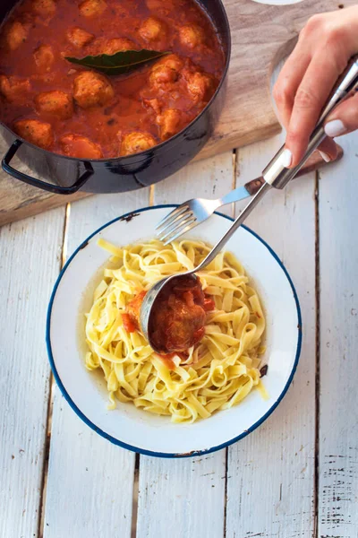 Pasta Med Falafel Tomatsås — Stockfoto