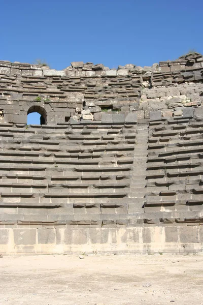 Theatre ruins of ancient roman city of Umm Quais, Jordan — Stock Photo, Image