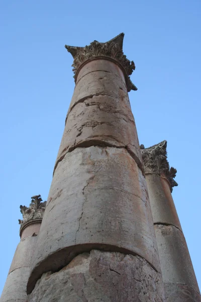 Ruinas de columnas romanas en Jerash, Jordania —  Fotos de Stock