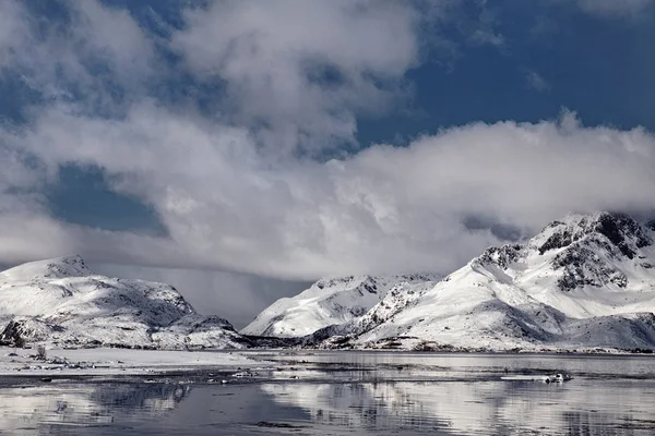 Schneeberge Auf Den Lofoten Norvégen — Stock Fotó