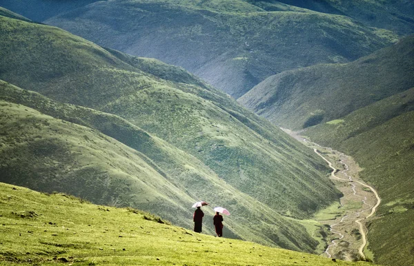 Larung Gar'da iki rahibe