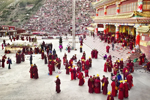 Larung Gar Budist çalışmaları için büyük Tibet yerleşim