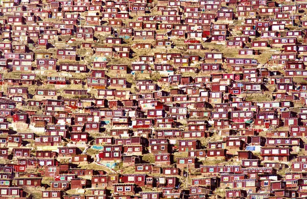 Larung Gar'da büyük Tibet yerleşimi