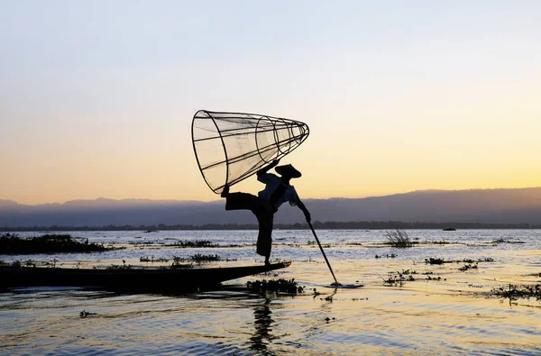 Fischer auf dem Inle Bak