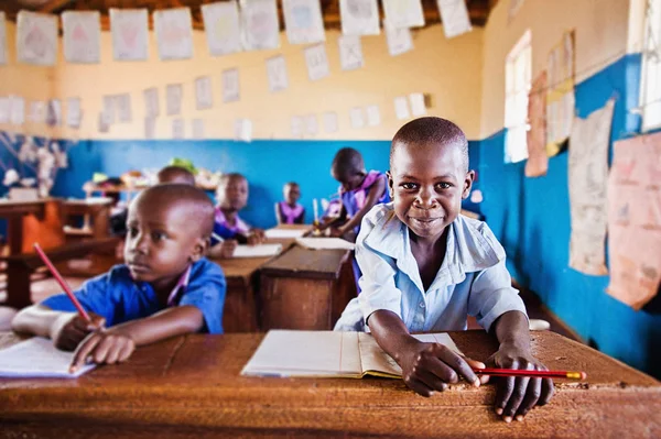 Школьники Африки Уганде — стоковое фото