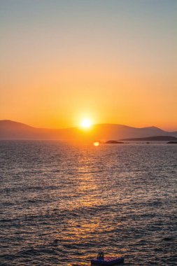 deniz görünümü günbatımı arka plan üzerinde 