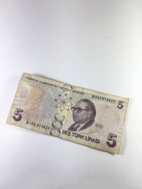 Beyaz arka plan üzerinde Türk Lirası banknot, yakın çekim