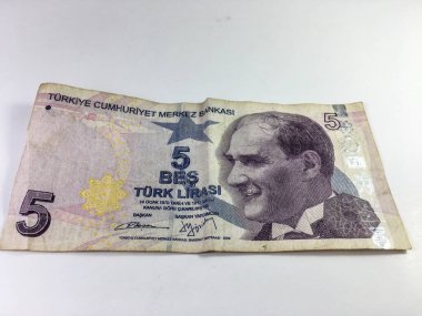 Beyaz arka plan üzerinde Türk Lirası banknot, yakın çekim