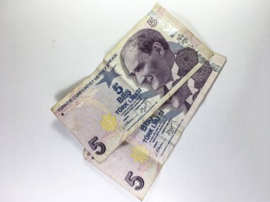 Türk Lirası banknotların beyaz arka plan üzerinde