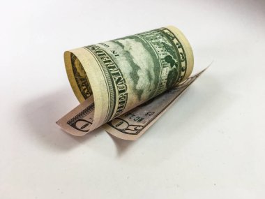 beyaz zemin üzerine Doları banknot 