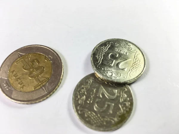 Pièces Monnaie Lire Turque Couché Sur Fond Blanc — Photo