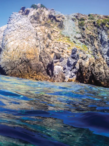Costa Rocosa Mar Durante Día —  Fotos de Stock