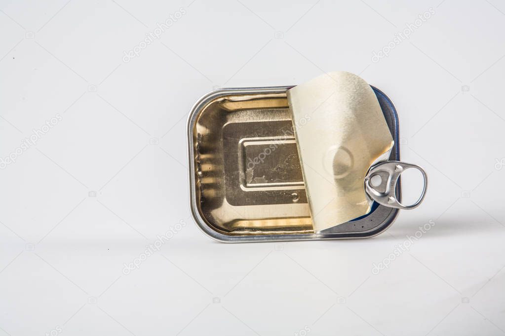 can tinned isolated on white background 