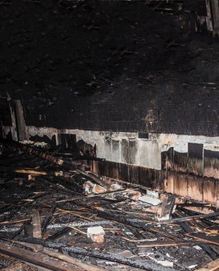 hiçbir çatı arka plan birimi yanmış house, izole