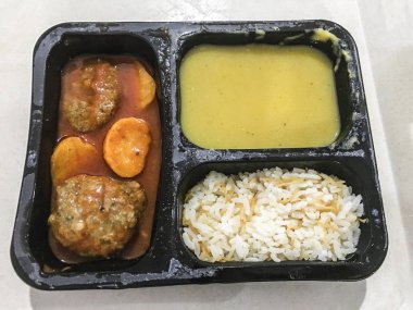 Öğle Yemeği paket yemek. Türk Gıda arka plan birimi izole