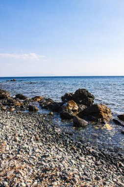 deniz ve kayalar arka plan izole etmek