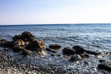 deniz ve kayalar arka plan izole etmek