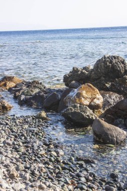 deniz ve kayalar arka plan izole etmek